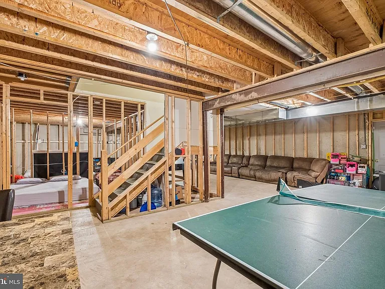 211 Tollgate Rd — Photo 32