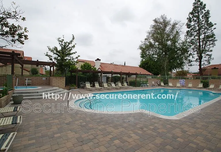 2324 Hampton Ave — Photo 24