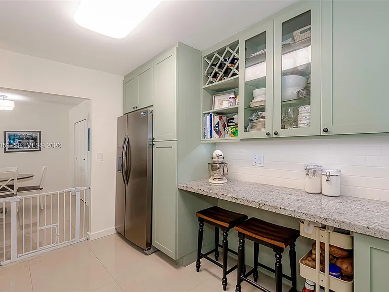 5750 Collins Ave #3J — Photo 2