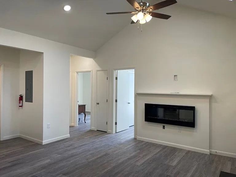 University Park Apartments near Cornell University — Photo 911