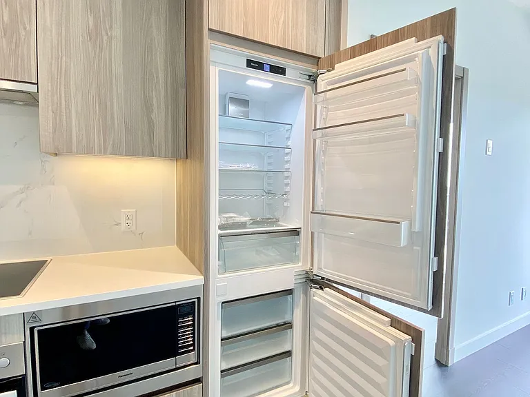 27 McMahon Dr #2103 — Photo 8