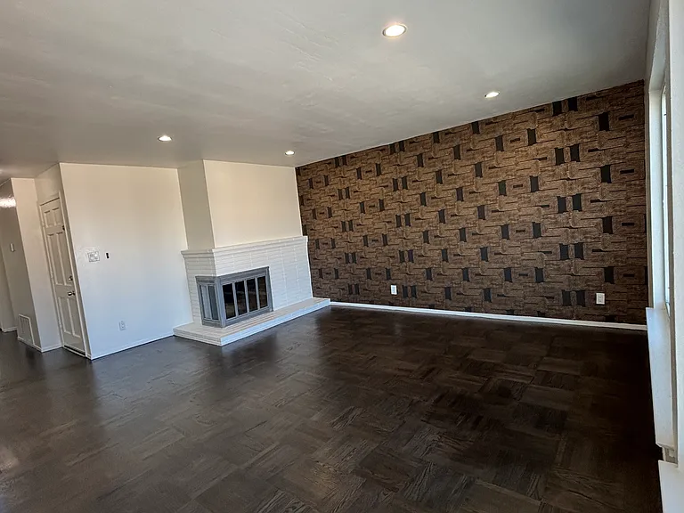 1752 Lane St — Photo 2