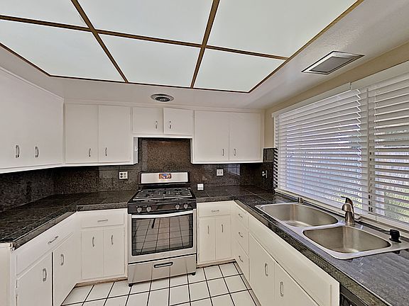 5th image of 3927 Broadlawn St