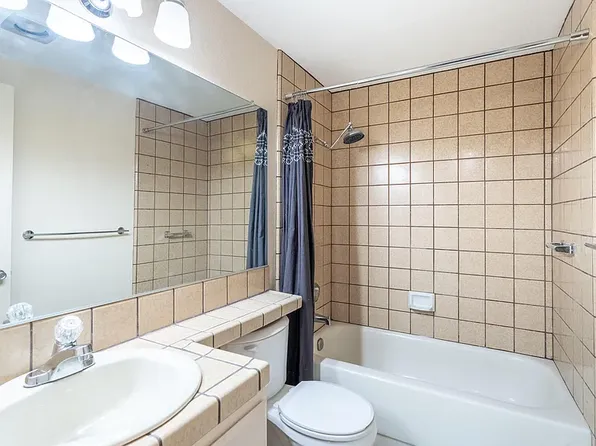 466 Ridgecrest Trl APT 136, Redding, CA 96003