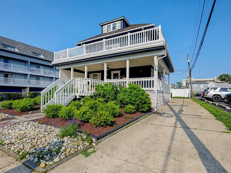 606 Beach Ave #3 — Photo 24
