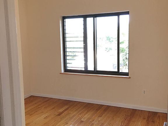 5th image of 7144 160th St APT 4A