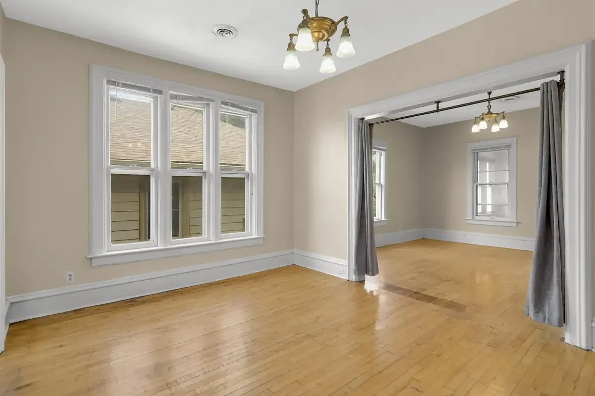 226 Gramercy Ave — Photo 1