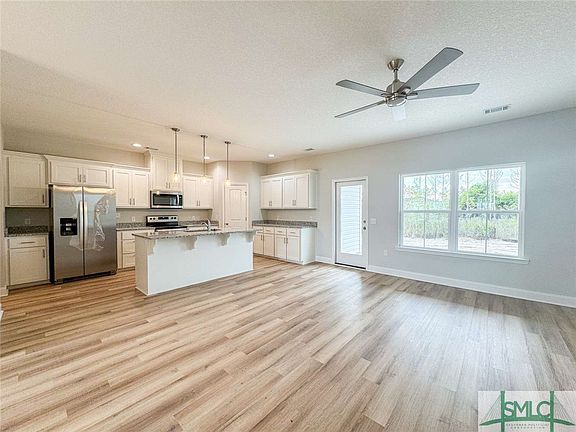 4th image of 85 St. Johns Court NE