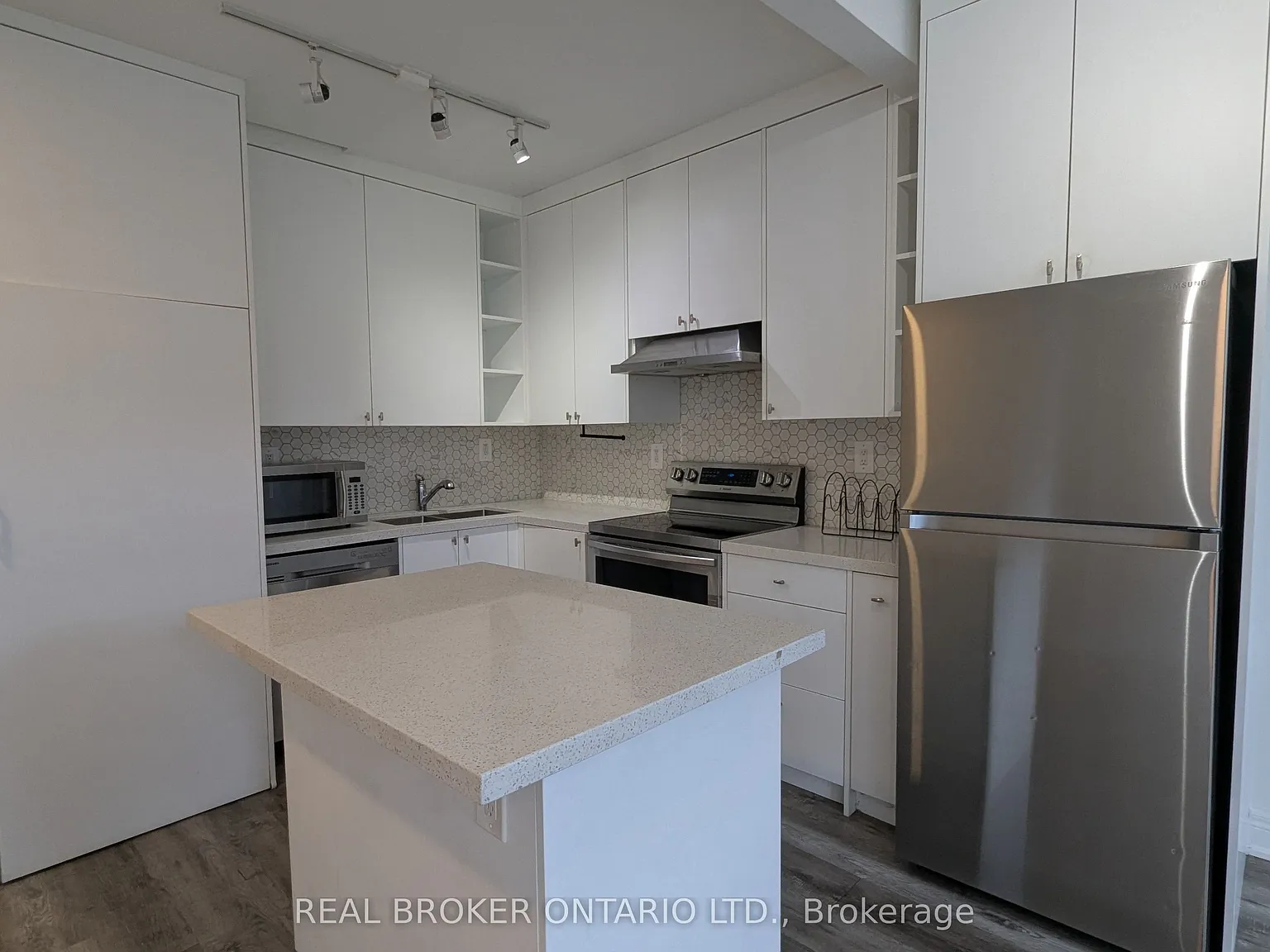 1 bed, $2,100 — Photo 3