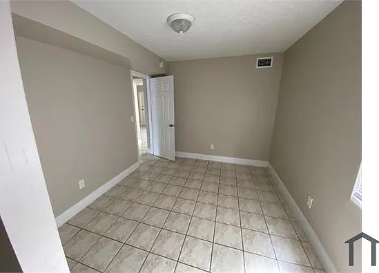 2 bed, 900 sqft, $1,500 — Photo 3