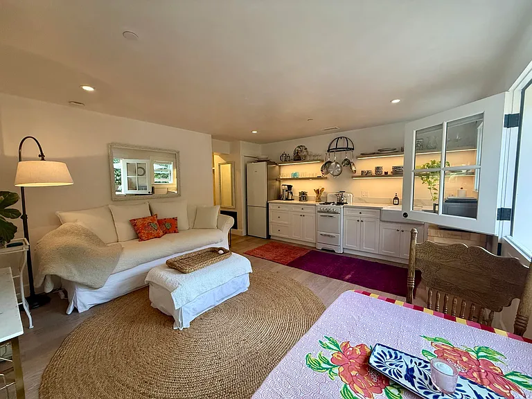 1703 Chapala St #B — Photo 10