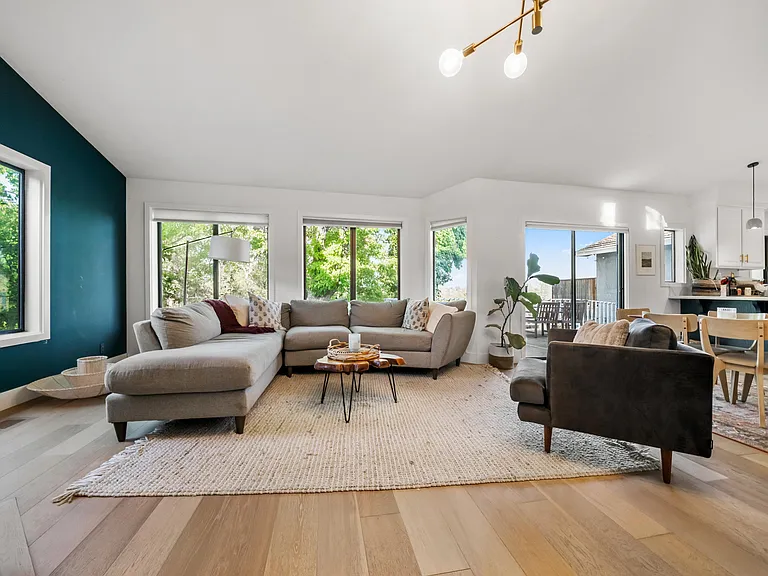 2820 Panorama Dr — Photo 11