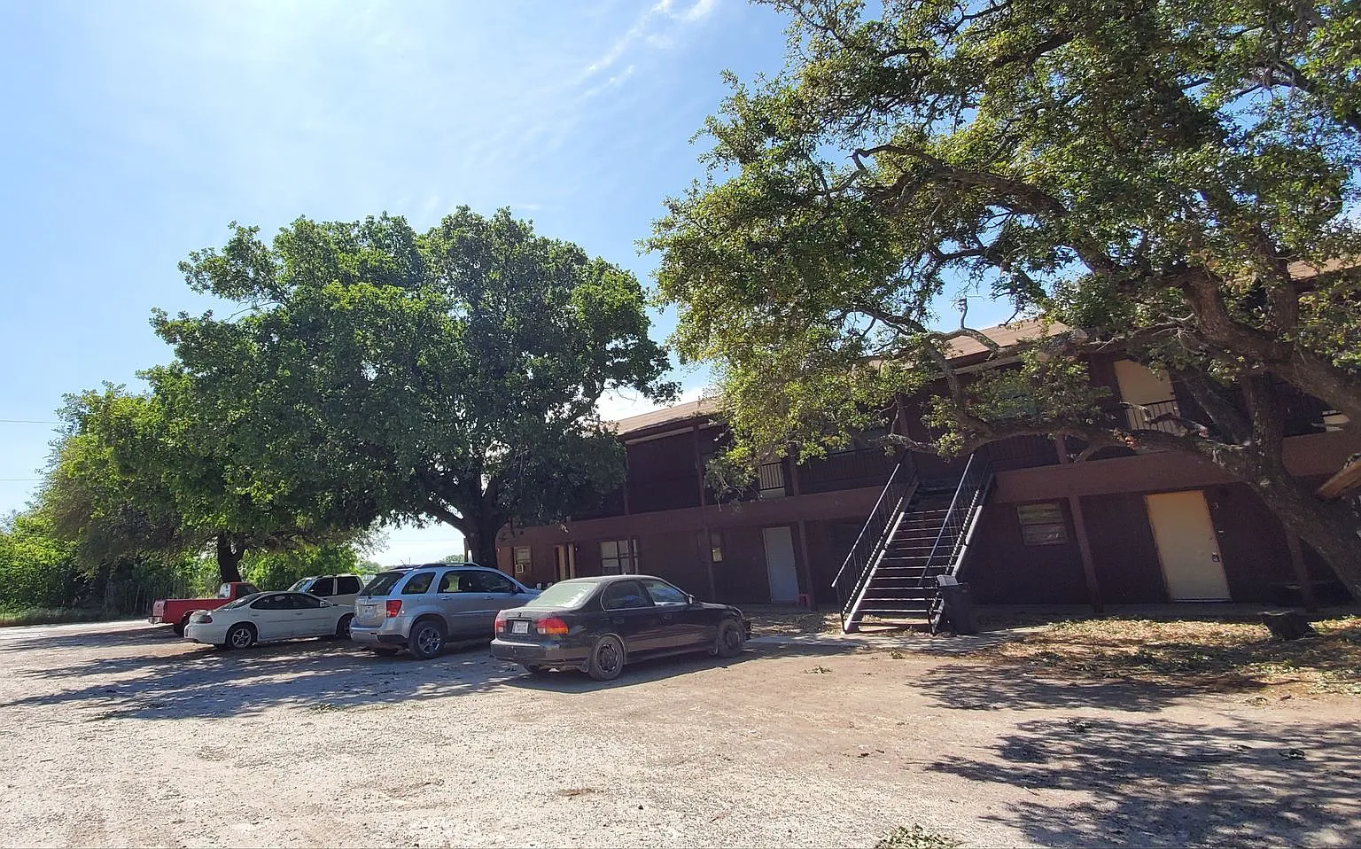2 Bedroom & 3 Bedroom Apartments — Photo 4