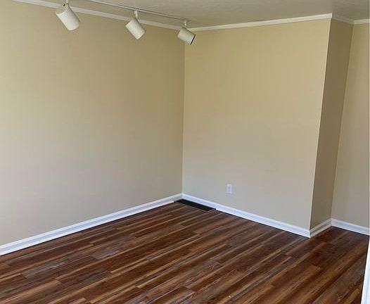 2nd image of 1104 Summit Dr