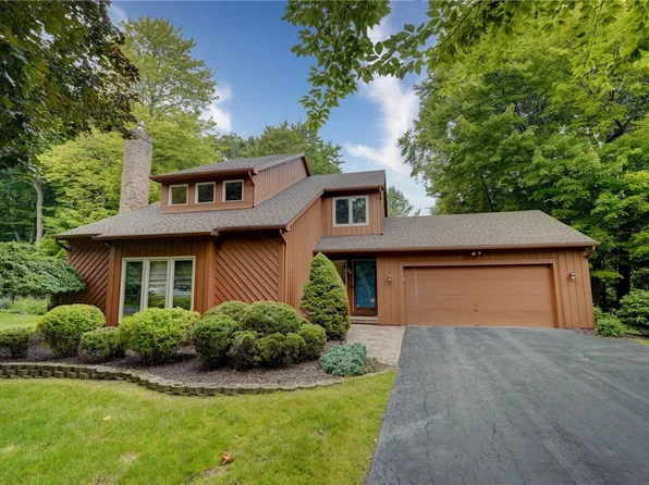 28 Green Pine Ln, Webster, NY 14580