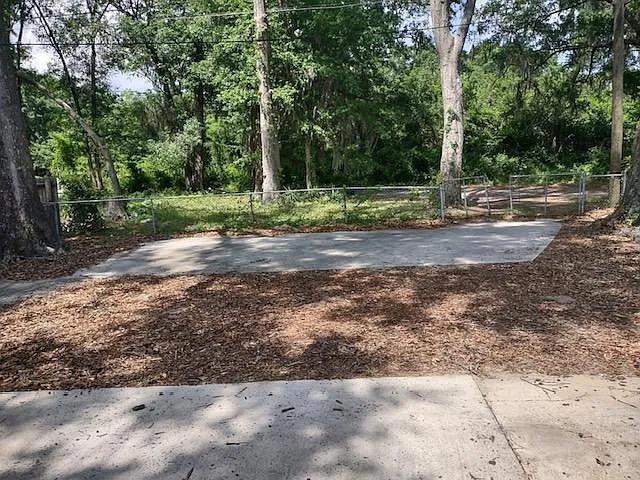 914 Staley Ave — Photo 2