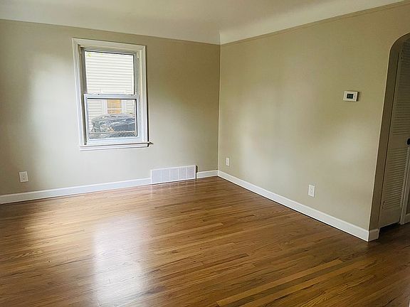 Family Room - Hardwood Floor