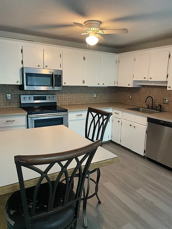2 bed, 1.0 bath, 856 sqft, $2,100 — Photo 3