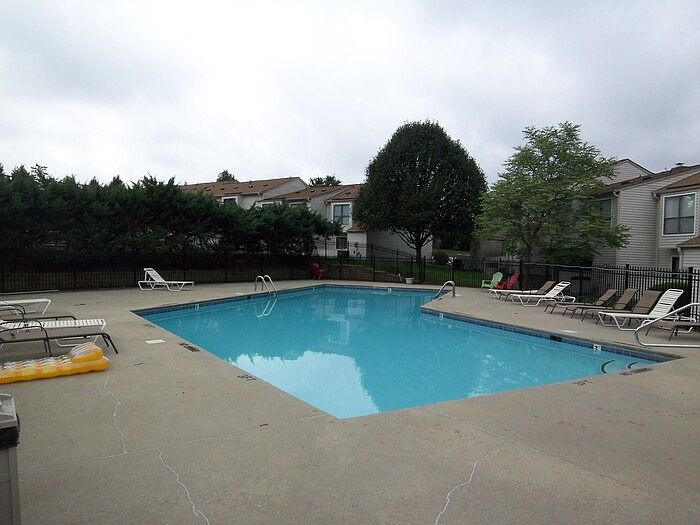 2nd image of 10904 Carmel Crossing Rd