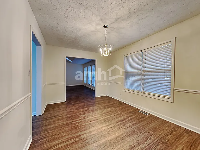 817 Hillary Ct — Photo 6