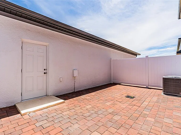 15811 Tollington Aly — Photo 21