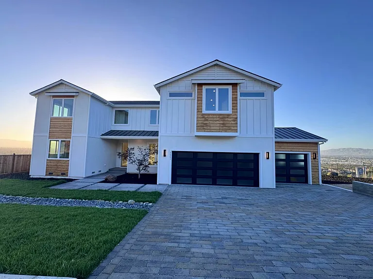 2661 Carol Dr — Photo 1