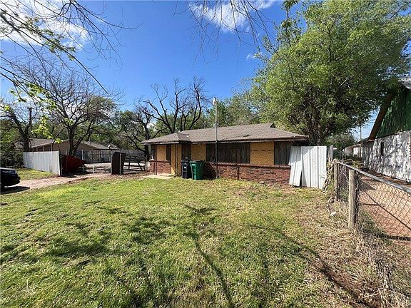 5th image of 607 SE 51st St