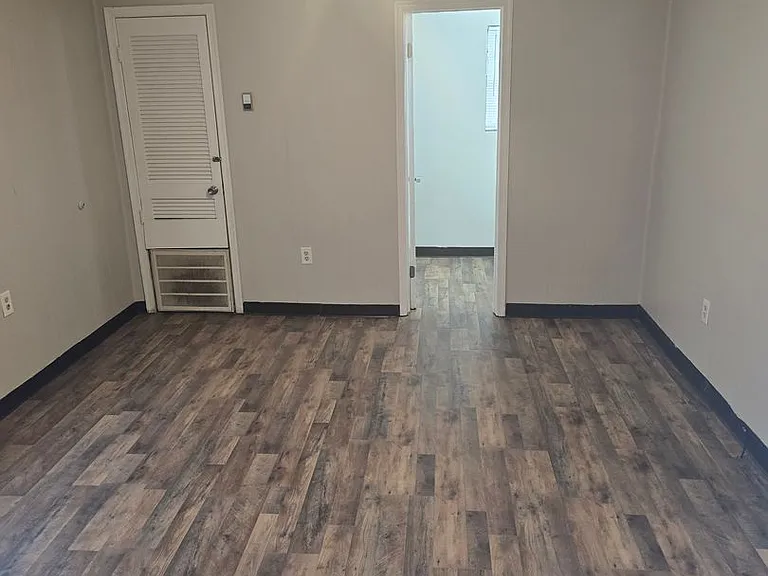 69 Lexington Dr E #1 — Photo 2