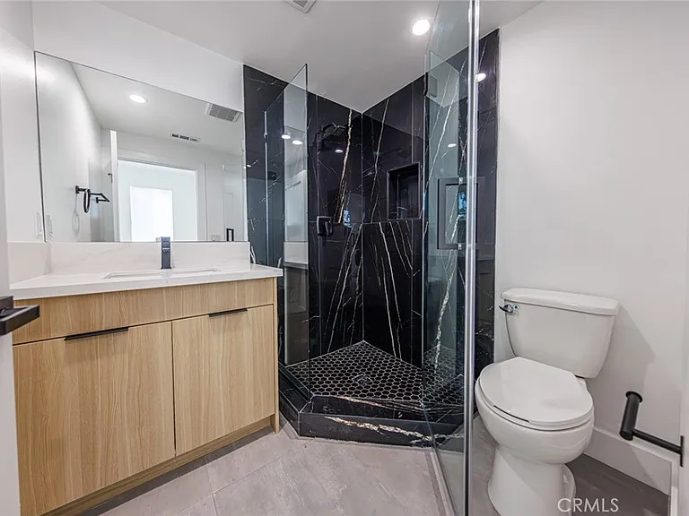 1065 S Corning St #C — Photo 24