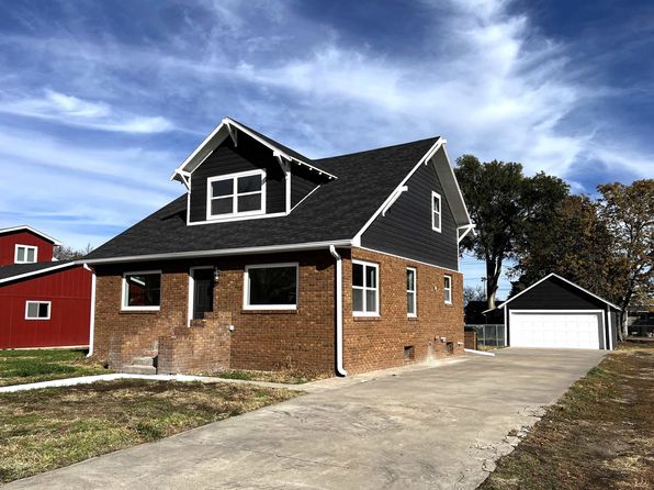 724 Wellington St, Imperial, NE 69033