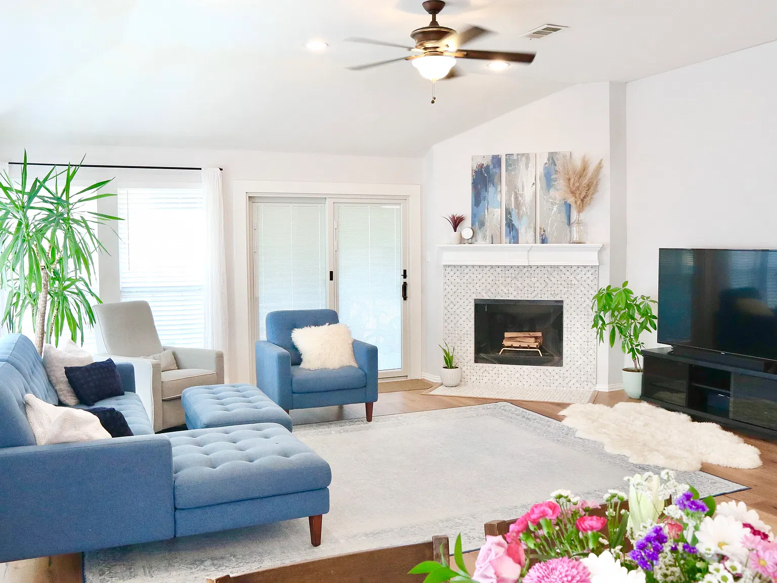 3 bed, 2020 sqft, $2,945 — Photo 2