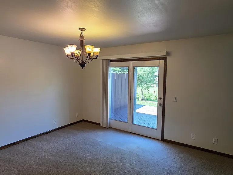 121 Woodview Dr — Photo 15