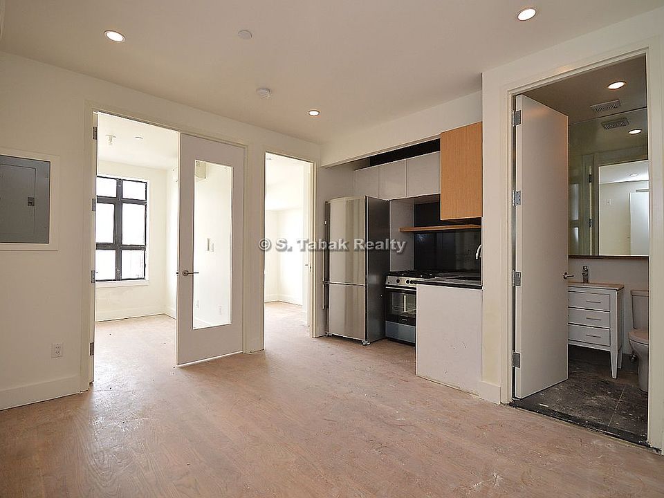 1st image of 822 Saint Johns Pl #3
