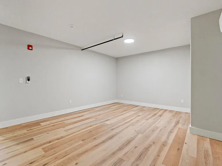 435 Ann St #F — Photo 15