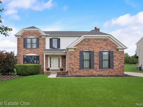 1687 Grandview Dr, Rochester Hills, MI 48306
