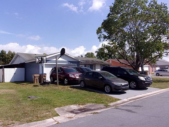 3rd image of 221 La Paz Dr