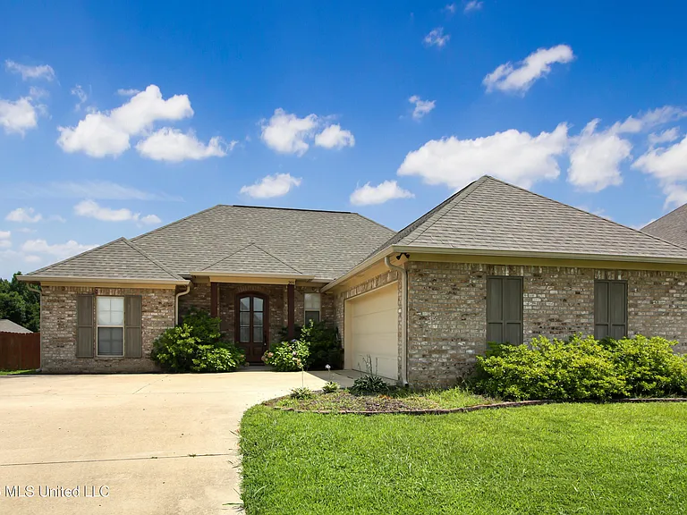 203 Buttonwood Ln — Photo 1