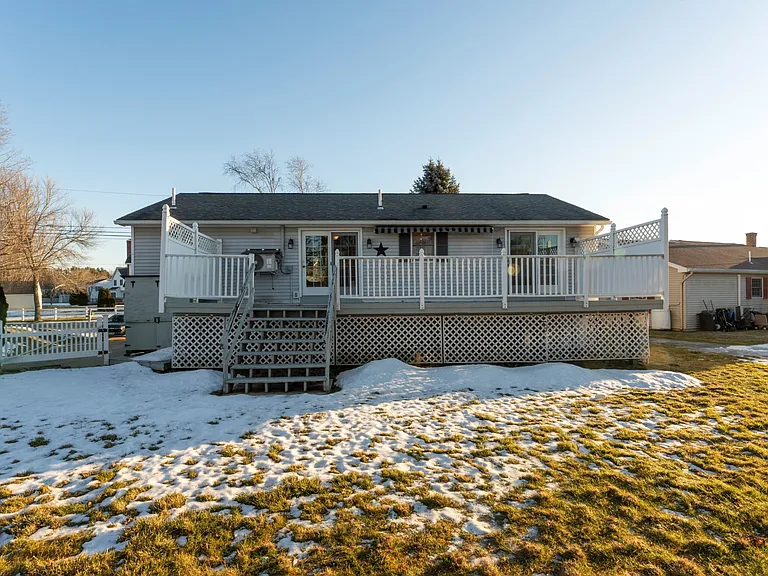 50 Laurel Cir — Photo 4