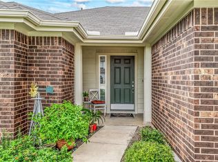 123 Jim Dandy Dr, Elgin, TX 78621