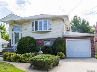 1705 Meadowbrook Rd, Merrick, NY 11566