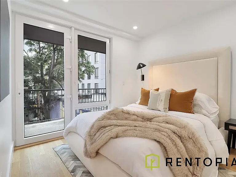 352 Meeker Ave #501E — Photo 8