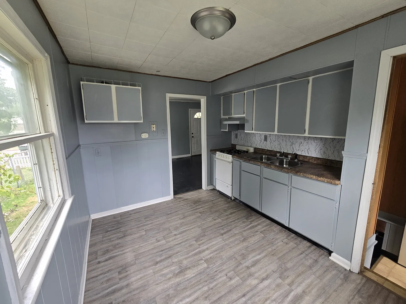 2 bed, 672 sqft, $1,100 — Photo 2