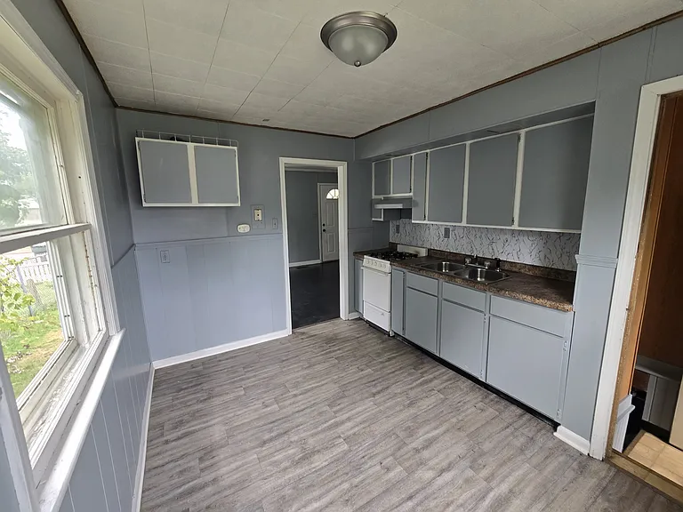 432 S Kenmore St — Photo 2