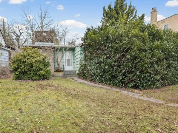 2371 Bonaccord Dr, Vancouver, BC V5P 2N8