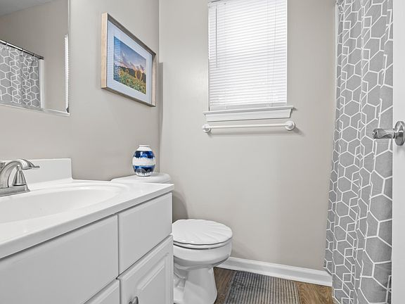 5th image of 3913 Shady Oaks Dr