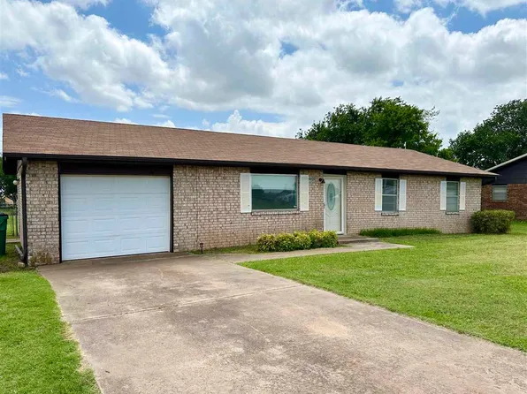 209 E Lake Dr, Temple, OK 73568