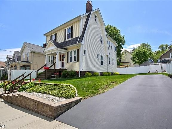 2nd image of 11 Park Dr S