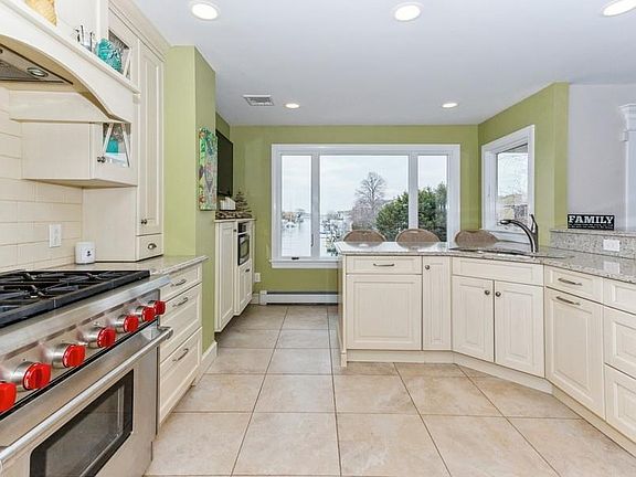 5th image of 139 Lagoon Dr E