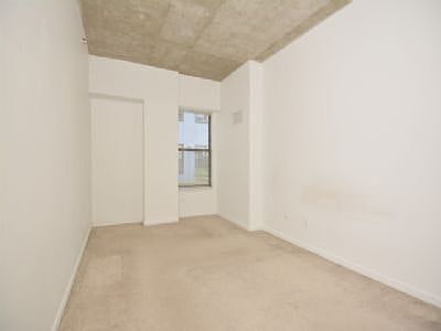 4th image of 1122 W Catalpa Ave #406