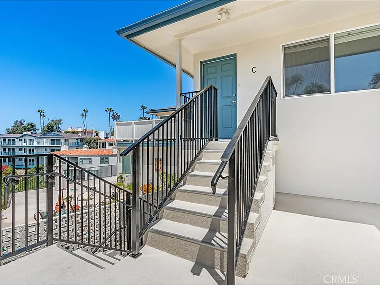 254 La Paloma #C — Photo 6